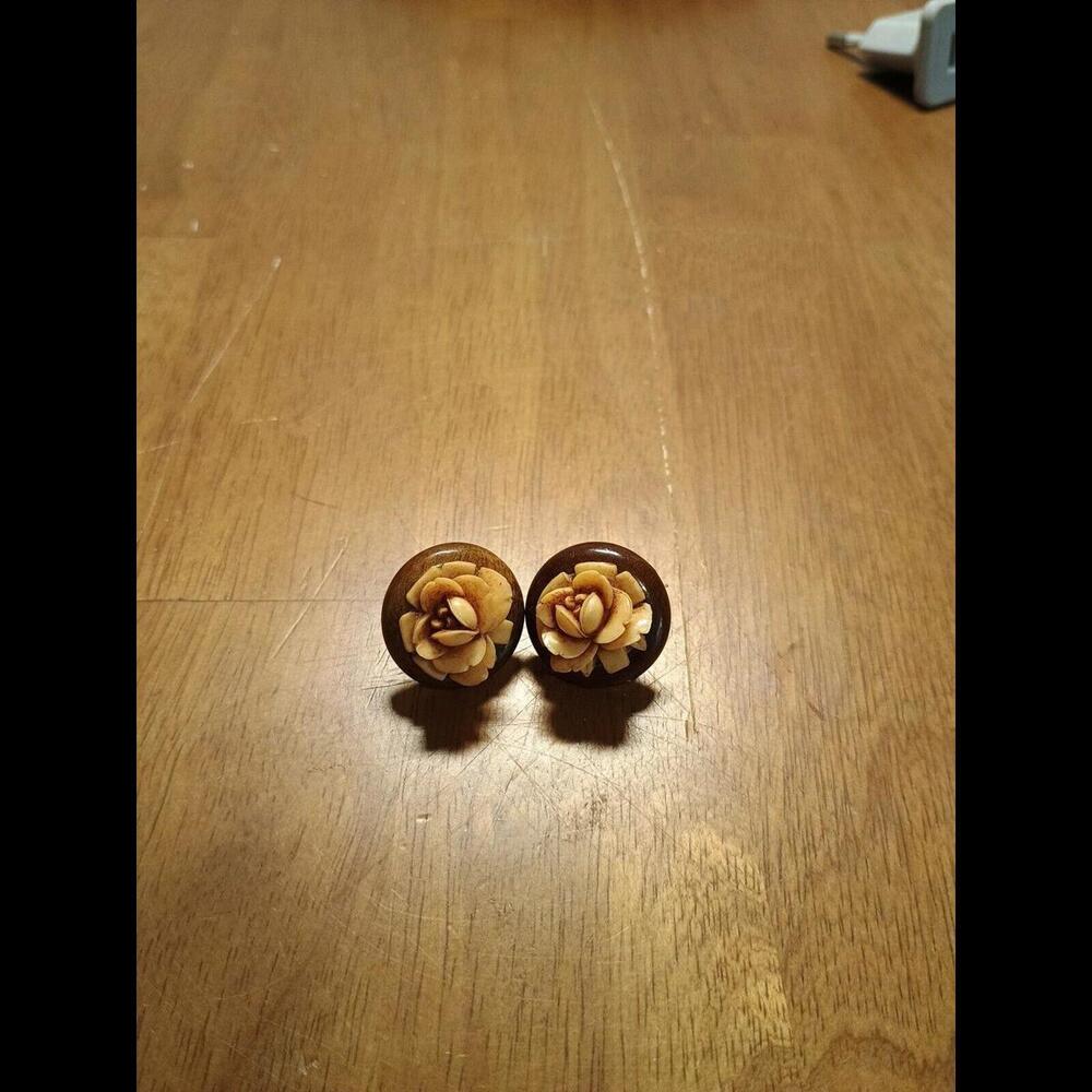 Vintage Bakelite Rose Carved Screw On Earrings
